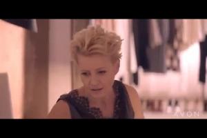 Małgorzata Kożuchowska reklamuje perfumy Viva La Vita od Avon
