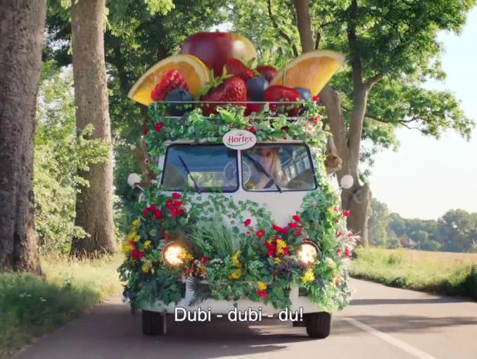 Matka Natura jedzie nad morze w reklamie Hotrexu