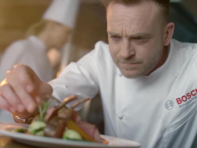 Mateusz Gessler reklamuje blender Bosch