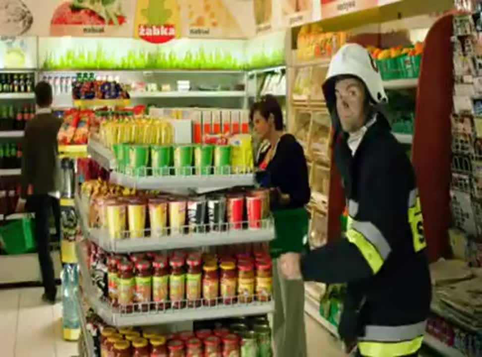 Żabka - reklama ze strażakiem