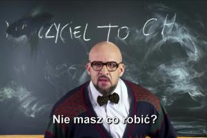 Tomasz Oświeciński jako nauczyciel reklamuje Showmax