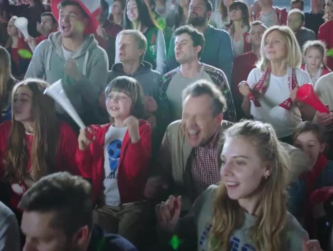 Kibic piłkarski w reklamie Vision Express