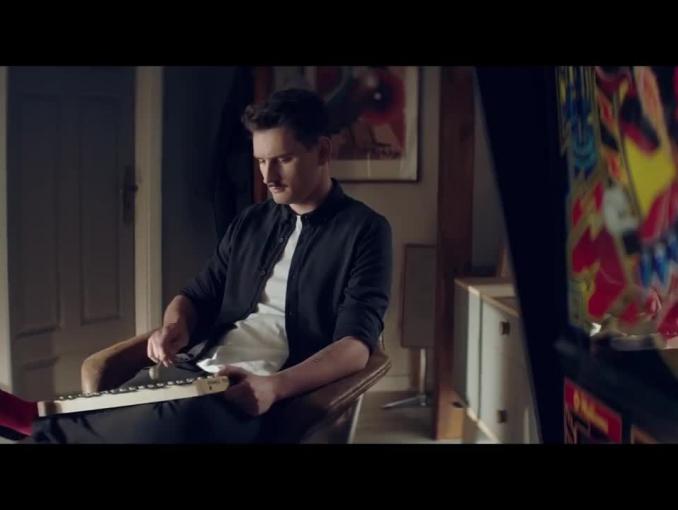 Dawid Podsiadło ze zwrotką reklamuje konto w Credit Agricole