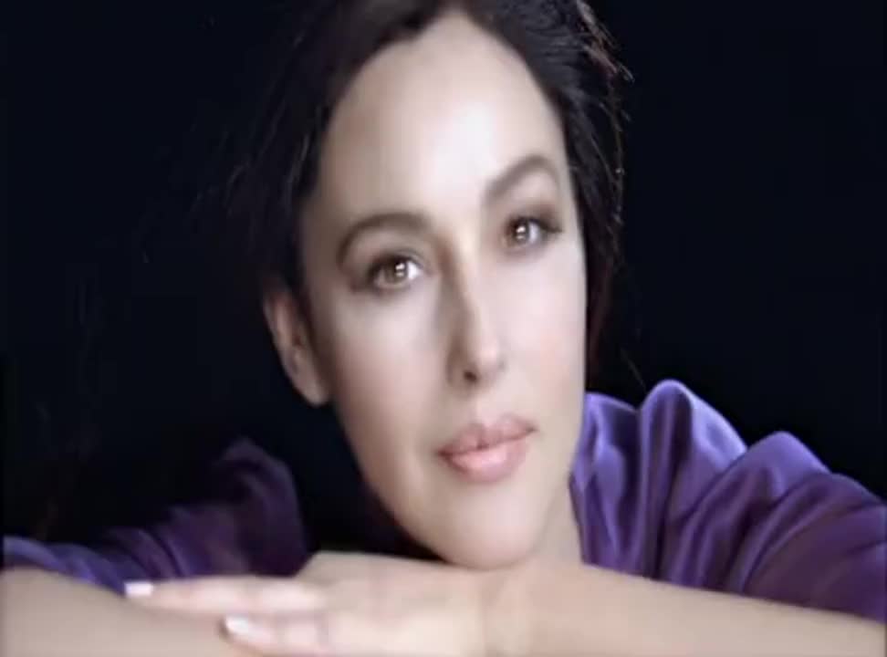 Oriflame Royal Velvet - reklama z Moniką Bellucci