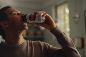 Coca-Cola Zero Cukru w puszkach jako sponsor reprezentacji Polski
