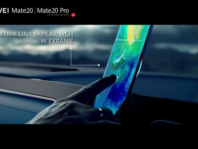 Robert Lewandowski w samochodzie reklamuje Huawei Mate20 Pro