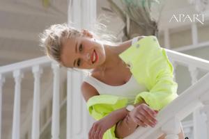 Kasia Szklarczyk, zwyciężczyni ostatniej edycji "Top Model", reklamuje Apart