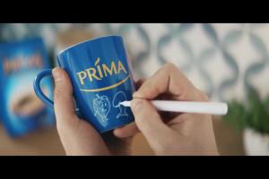 Kubki z mazakami w promocji kawy Prima