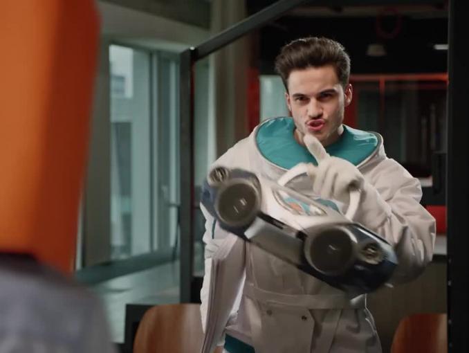 „What is Love” - UPC odpowiada na krytyczny spot Orange