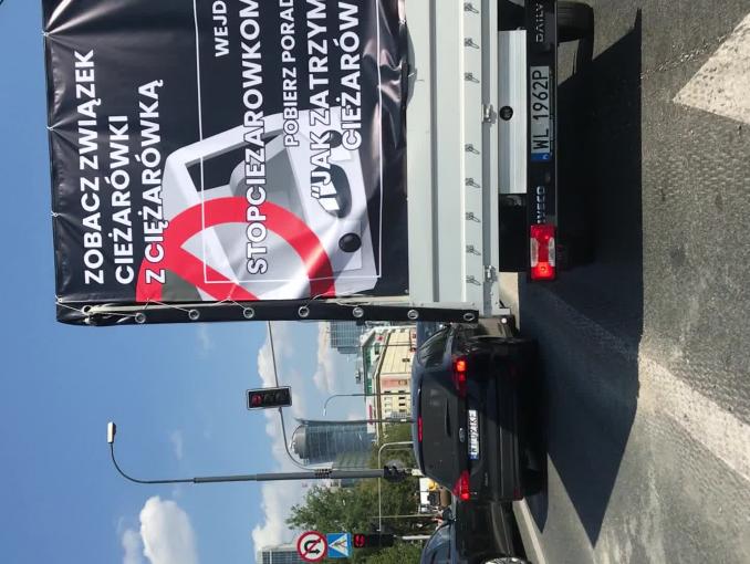 Krzysztof Gonciarz wyśmiewa "furgonetki anty-LGBT" 