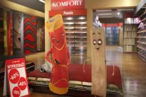 Drewniak i Futrzak reklamują wyprzedaż w sklepach Komfort 