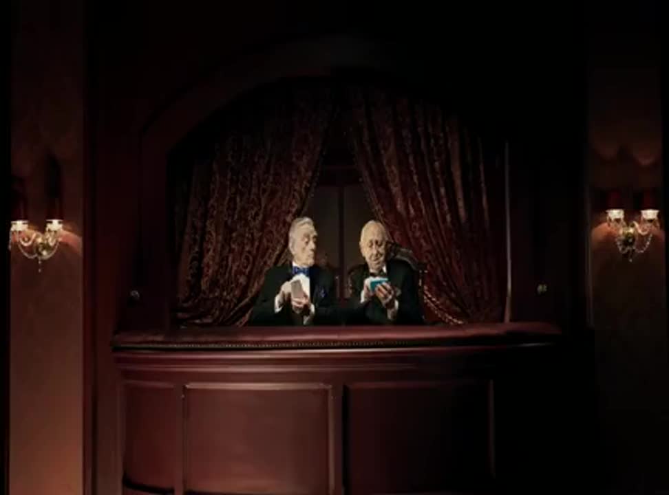 Staruszkowie w teatrze reklamują smartfony Samsunga
