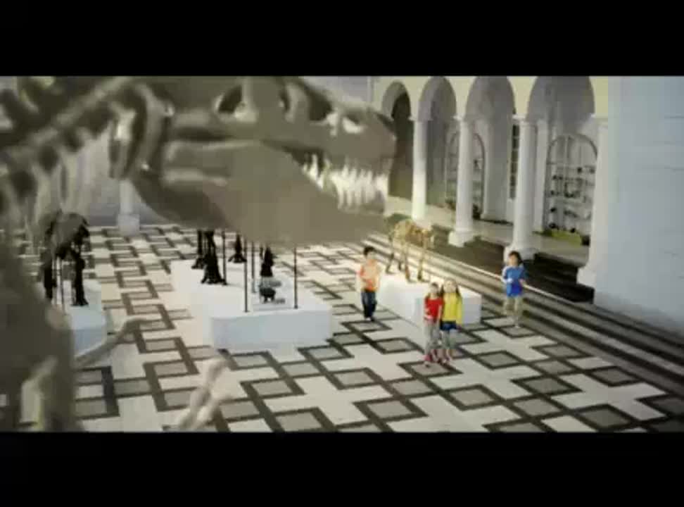 Pysio reklamuje się w Muzeum Dinozaurów