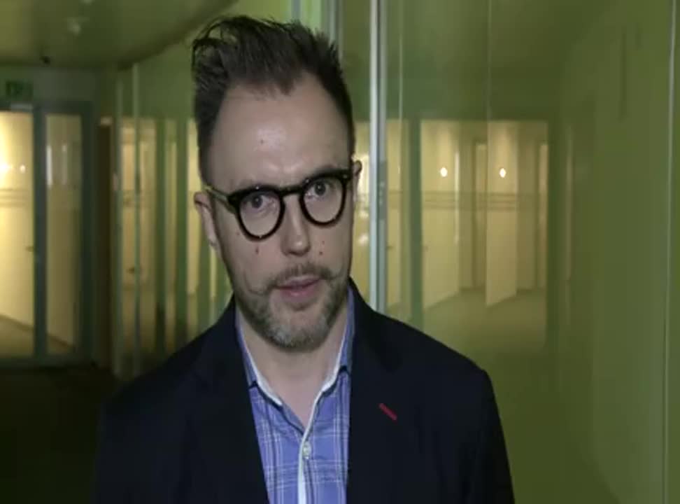 Użytkownicy komórek przesyłają coraz więcej danych