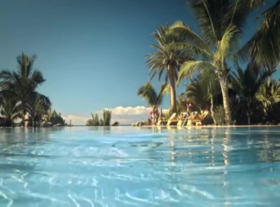 Lato 2014 z Rainbow Tours - "zwierzęcy" spot z Krystyną Czubówną