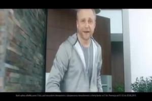 Piotr Adamczyk na joggingu reklamuje kredyt hipoteczny w eurobanku