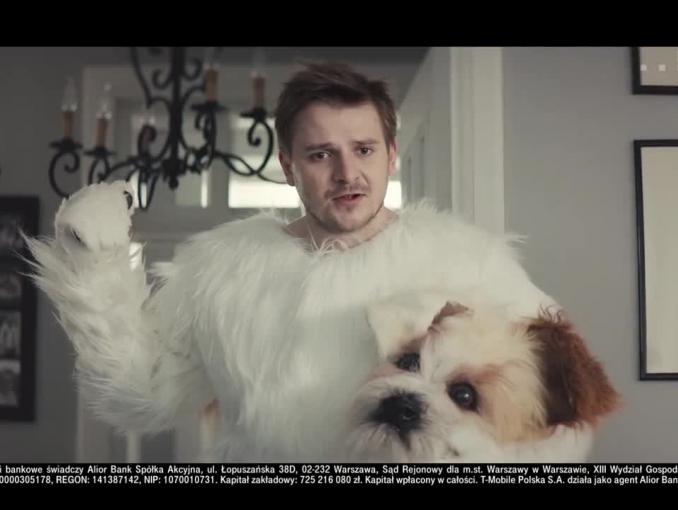 Tomasz Kot z „psem” reklamuje pożyczkę w T-Mobile Usługi Bankowe