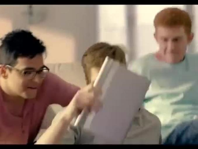 Maciej Musiał z kolegami reklamują Pakiet Swobodny w Orange