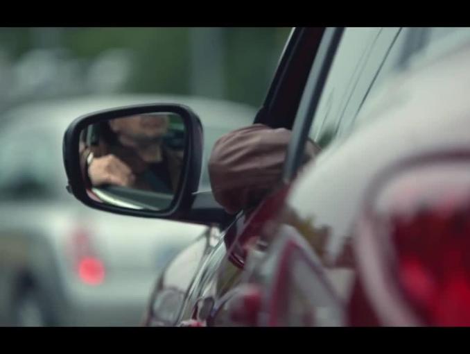 Monolog Bogusława Lindy w korku reklamuje Renault Kadjar