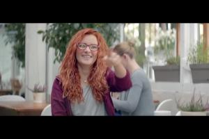 Niesłyszący klienci w kampanii reklamowej ING Banku Śląskiego