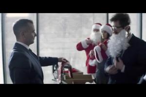 Mikołaje reklamują świąteczne oferty nc+
