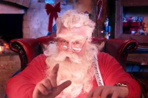 Święty Mikołaj na urlopie zachęca do sprzedawania nietrafionych prezentów na OLX.pl