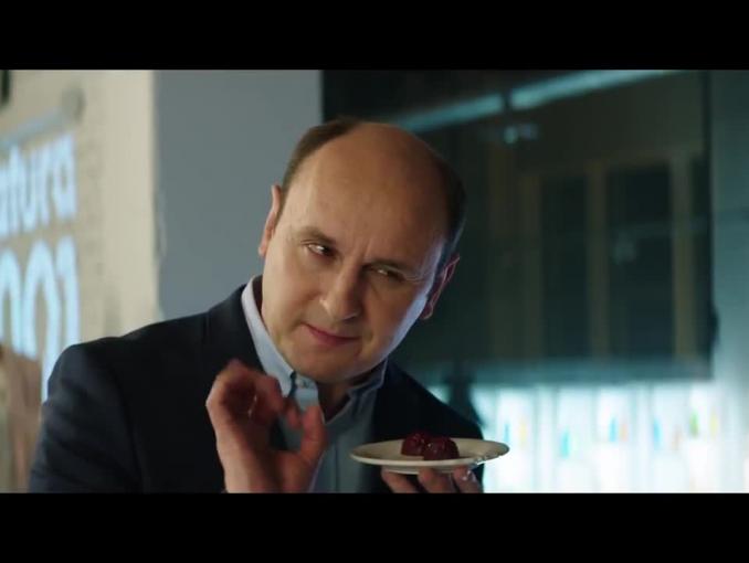Adam Woronowicz na spotkaniu klasowym w reklamie ING Banku Śląskiego