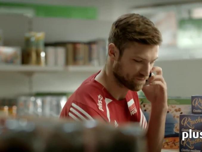 Siatkarskie zakupy reklamują promocję Ja+ Abonament w Plusie z PlusBankiem