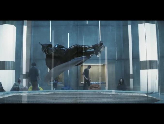 Wargorr w stanie nieważkości reklamuje batoniki Pawełek od Wedla