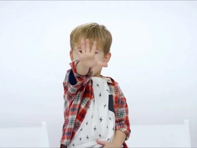 Chylińska i Wojewódzki z dziećmi reklamują Internet Elastyczny w Play