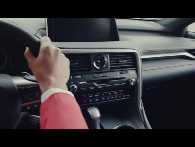 Nowy Lexus RX. Gwiazda wśród SUVów i Jude Law