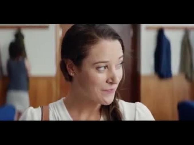 Tańcząca nauczycielka reklamuja Actimela