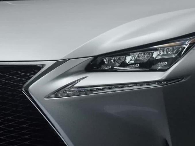„Podwójna moc hybrydy” - reklama Lexusa NX 200t