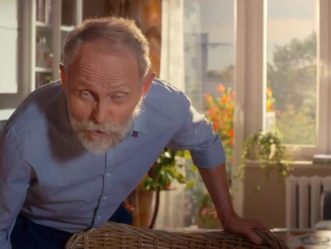Każde krzesło może być inne - reklama katalogu IKEA 2017