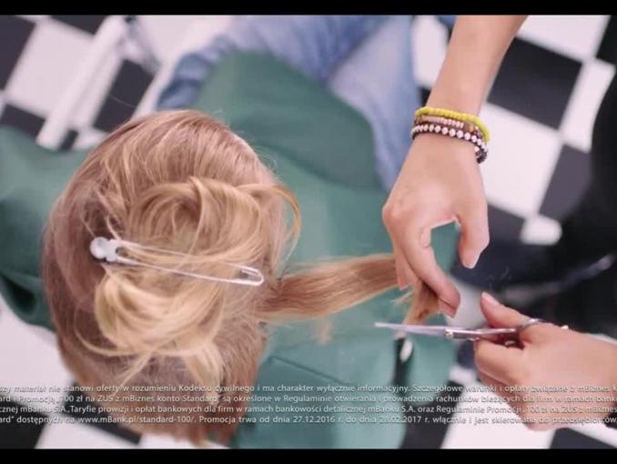 Radość przedsiębiorców w reklamie konta firmowego w mBanku 