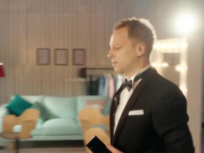 Maciej Stuhr w błysku fleszy promuje Sony Xperia XZ