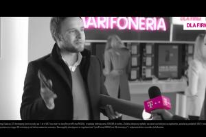 Dominik Strzelec reklamuje Smartfonerię dla firm w T-Mobile