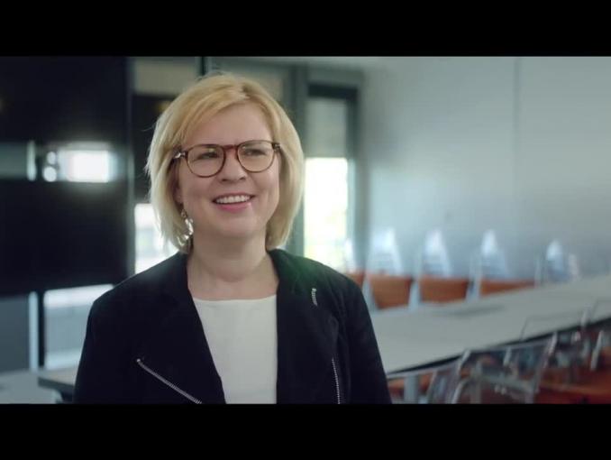 Pracowniczki Biedronki w reklamach na Dzień Matki