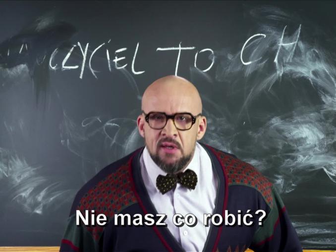 Tomasz Oświeciński jako nauczyciel reklamuje Showmax