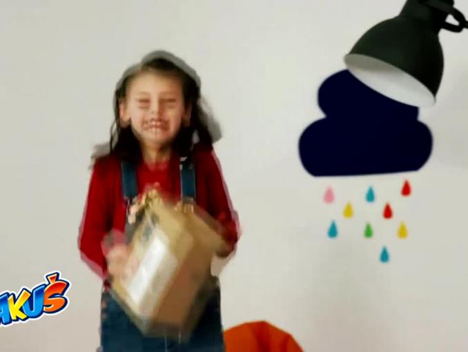 Bakuś promuje się teledyskiem z dziecięcymi zabawami