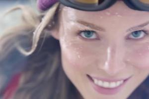 Karta Visa Świat intensive w mBanku - spot z narciarką