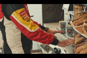 Karolina Pilarczyk i Tomasz Kuchar promują kasztanowe latte w Circle K