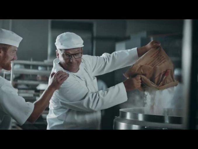 Piekarz i architekt reklamują ofertę PZU dla firm
