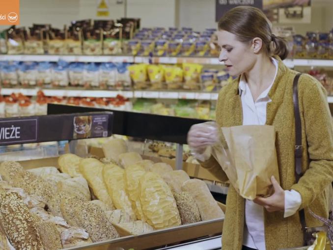 „Marnując żywność, marnujesz planetę” – Krystyna Czubówna w kampanii Banków Żywności zwraca uwagę na ekologiczne skutki marnowania żywności