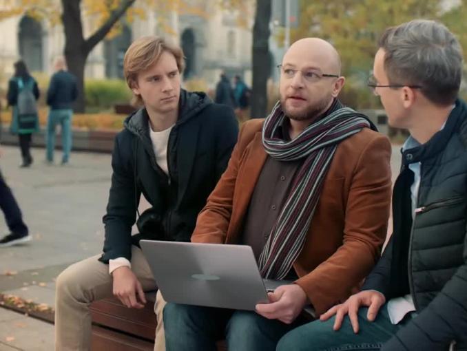 „Pomaganie przez zbliżanie” w PKO BP - spot z Maciejem Kurzajewskim i Maciejem Musiałem