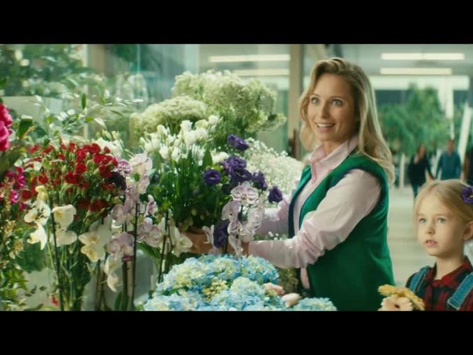 Miód i kwiaciarnia w reklamie Plusa dla Firm