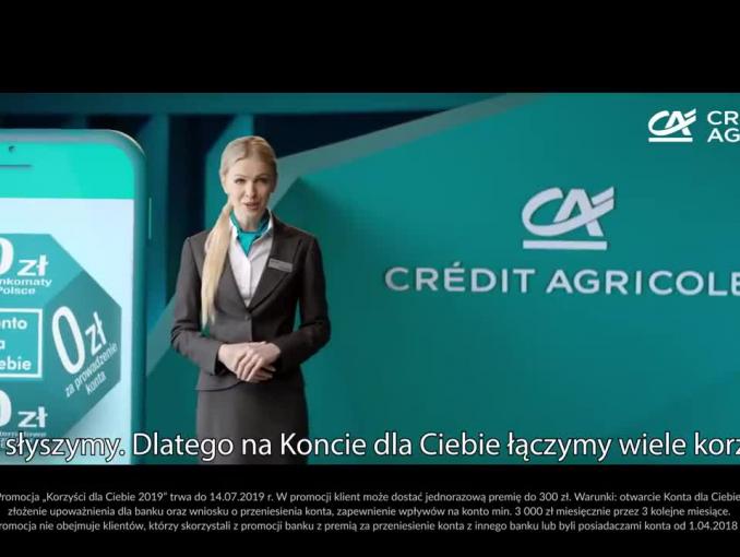 Dawid Podsiało wmontowuje się w reklamach Konta dla Ciebie w banku Credit Agricole