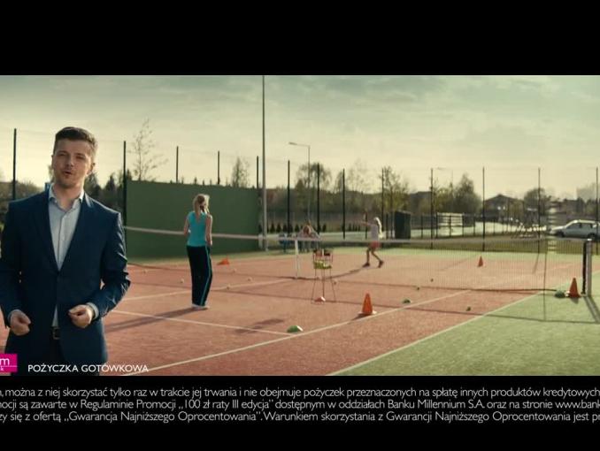 Radosław Kotarski na meczu tenisa promuje pożyczkę w Banku Millennium