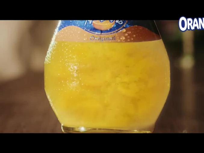„Mam ten miąższ” w reklamie napoju Orangina