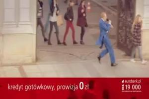 Piotr Adamczyk spiewa w reklamie kredytu w eurobanku